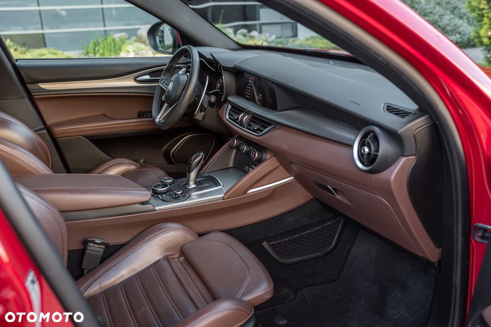 Alfa Romeo Stelvio 2.0 Turbo TI Q4 - 11