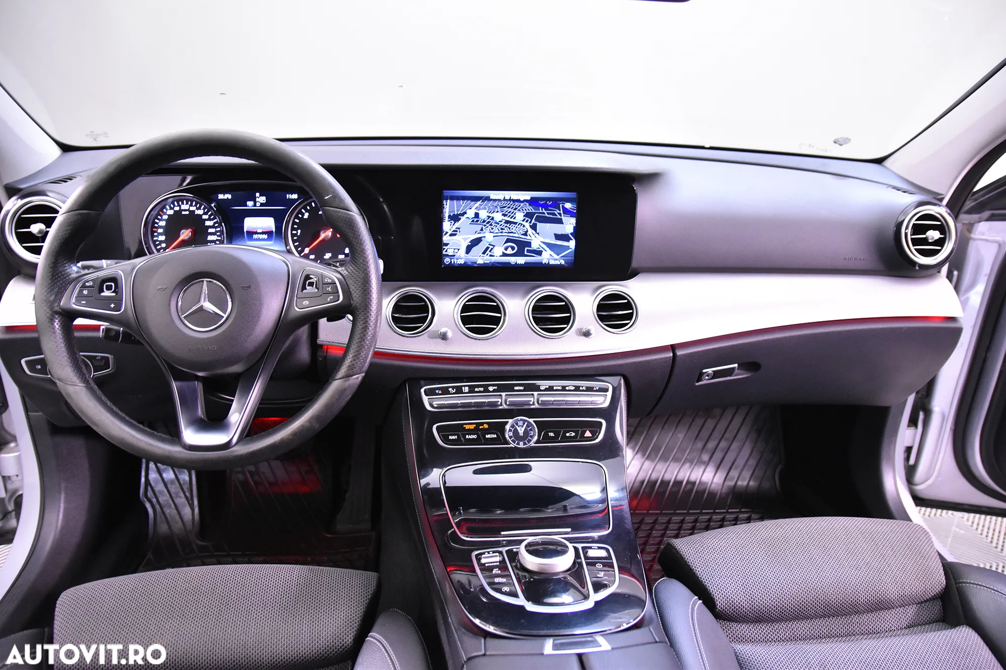 Mercedes-Benz E 220 d 4Matic T 9G-TRONIC - 9
