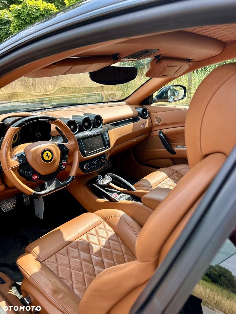 Ferrari FF - 12
