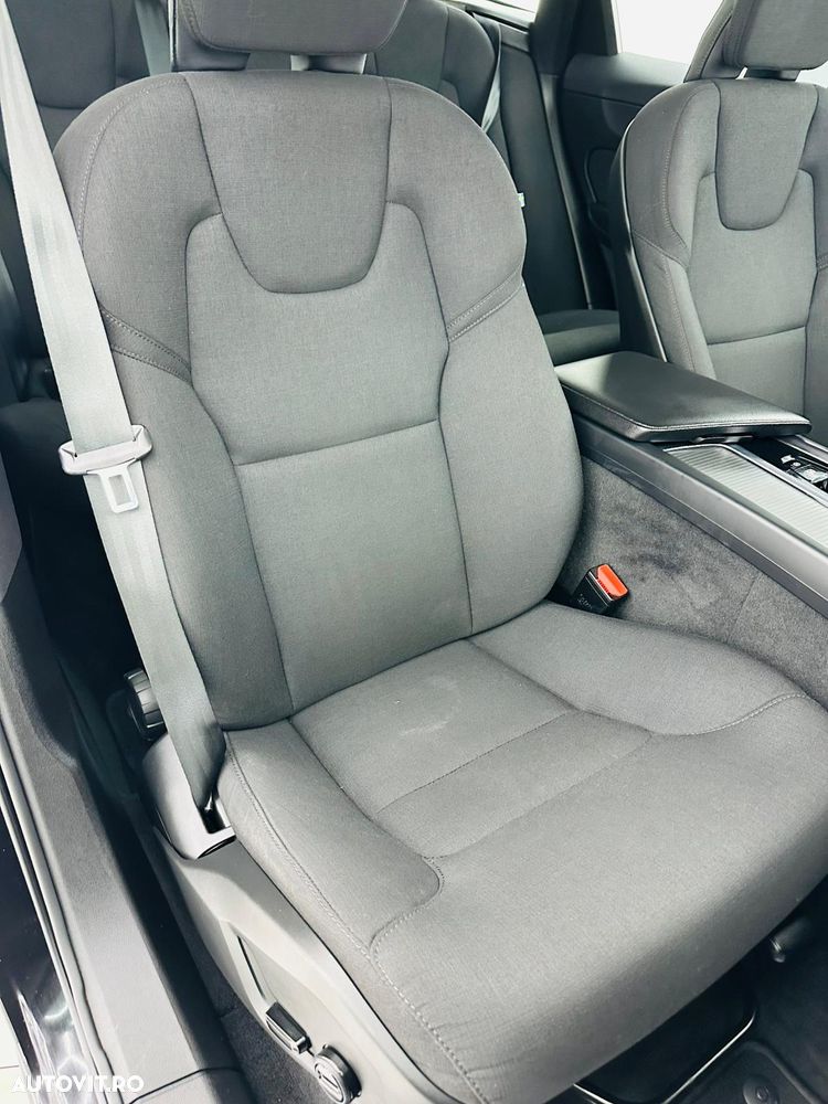 Volvo XC 60 B4 MHEV AT8 FWD Momentum Pro - 19