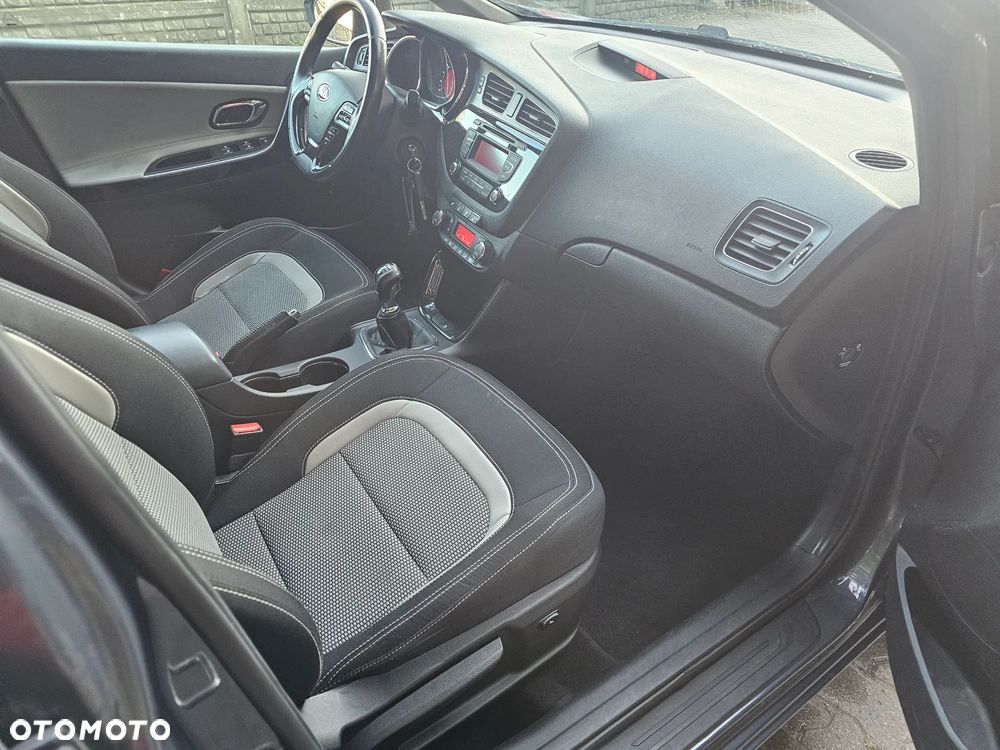Kia Ceed 1.6 CRDi 128 ISG Platinum Edition - 5