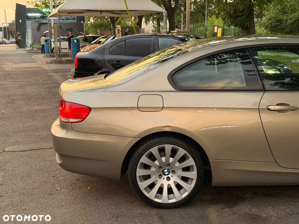 BMW Seria 3 320i - 16