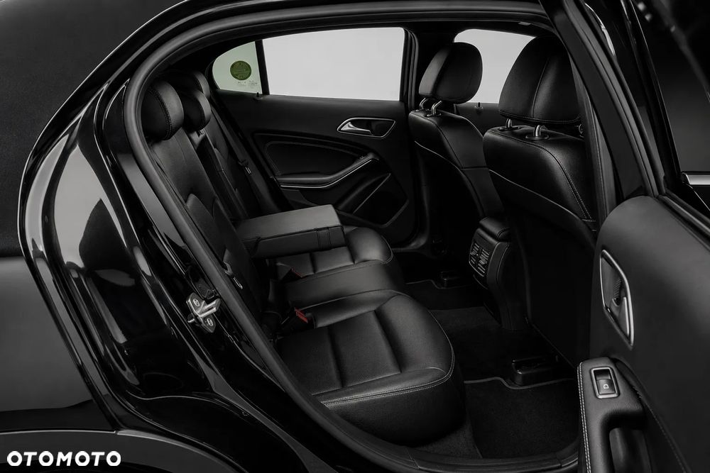 Mercedes-Benz GLA 250 7G-DCT - 10