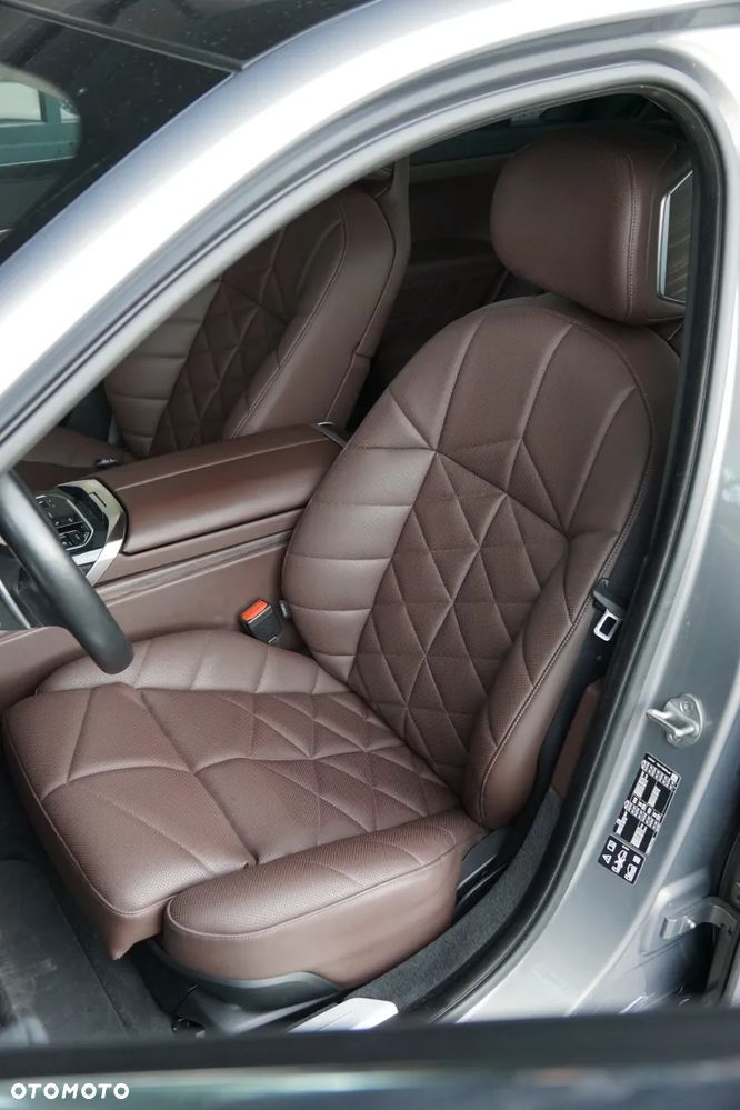 BMW Seria 7 740d xDrive mHEV sport - 16