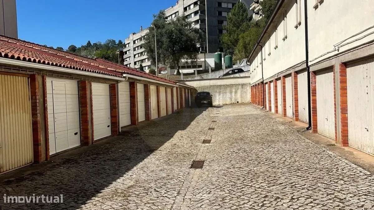 Garagem na Rua Infanta Dona Maria - Grande imagem: 2/10