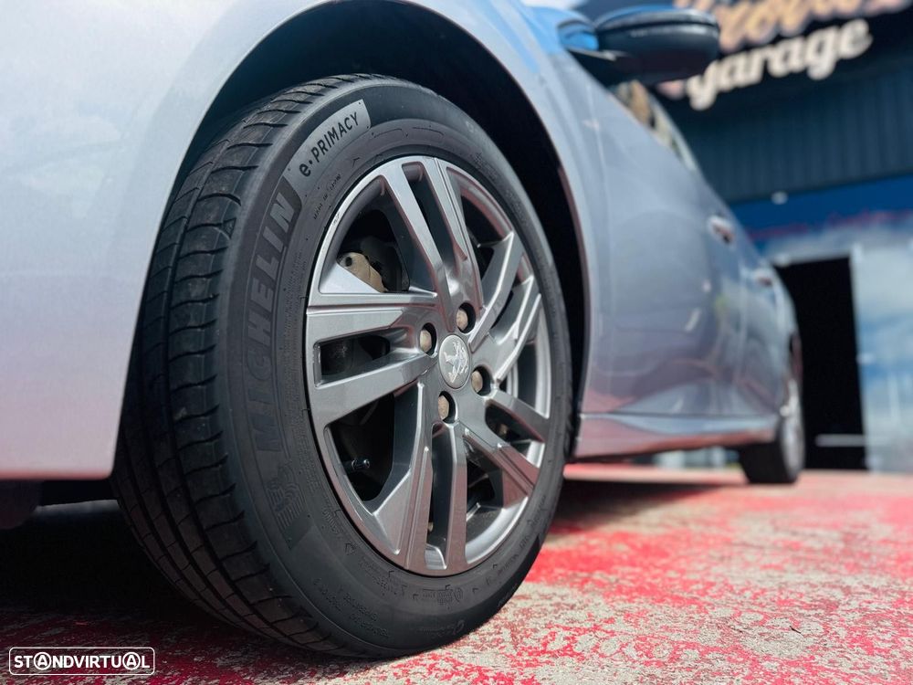 Peugeot 208 1.2 PureTech Allure Pack EAT8 - 8