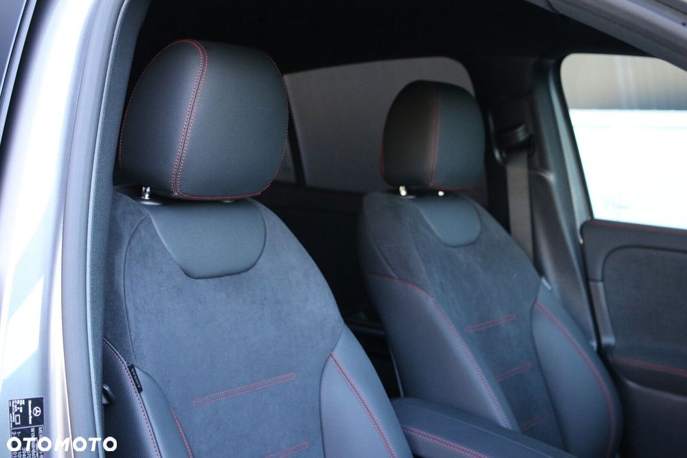 Mercedes-Benz GLA - 27