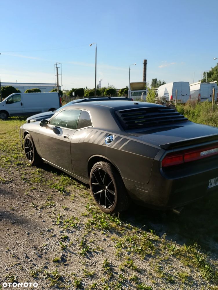 Dodge Challenger - 1