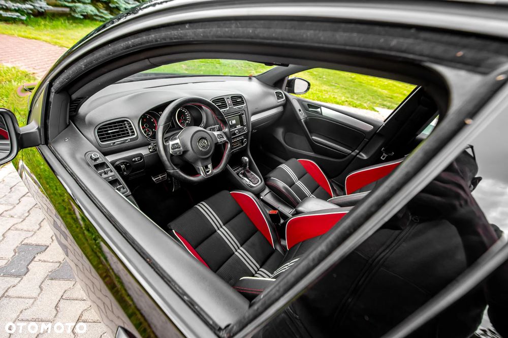 Volkswagen Golf 2.0 GTI DSG adidas - 21