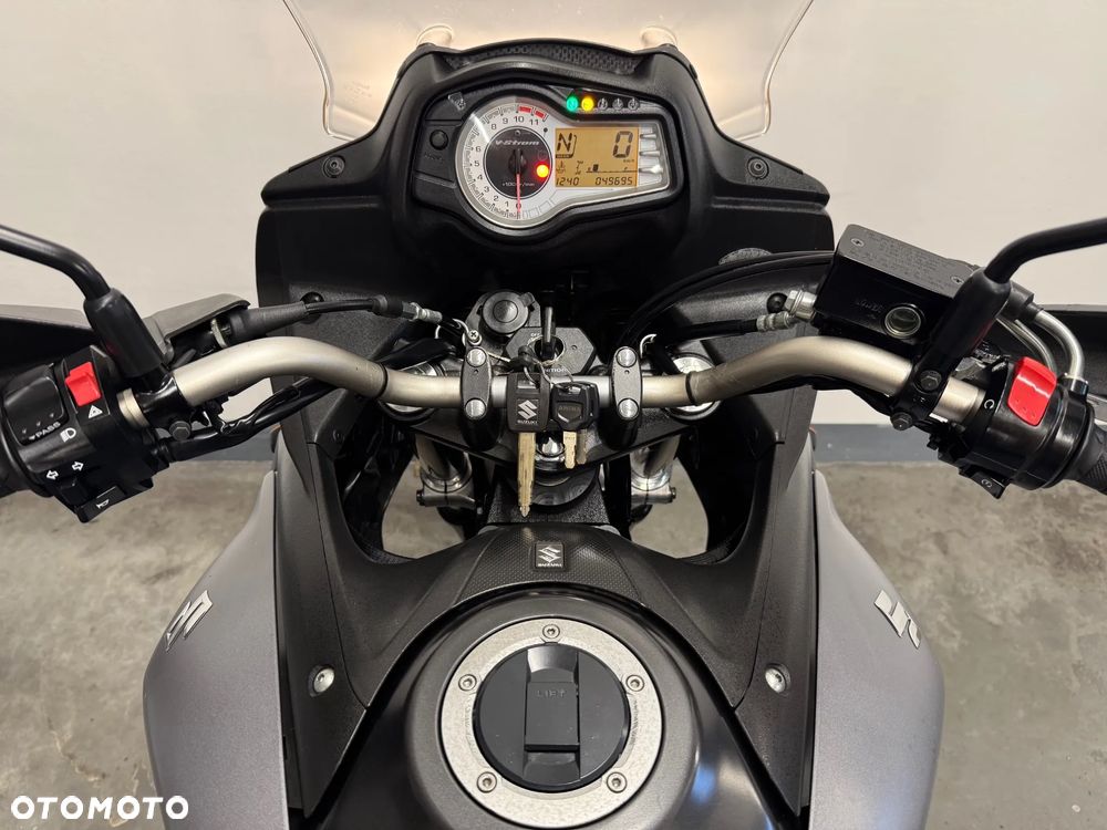 Suzuki V-STROM - 38