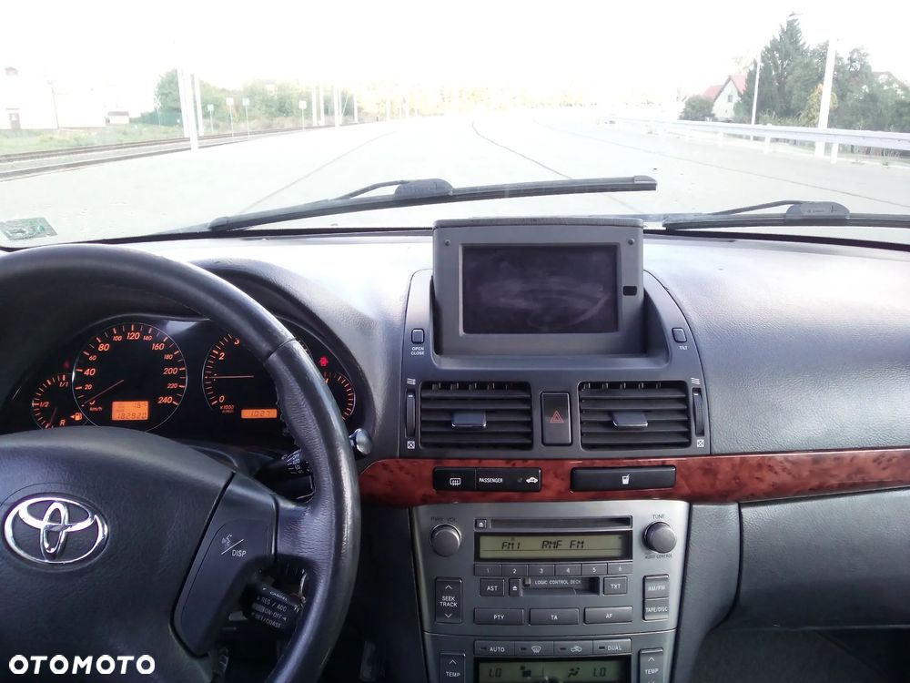 Toyota Avensis - 7