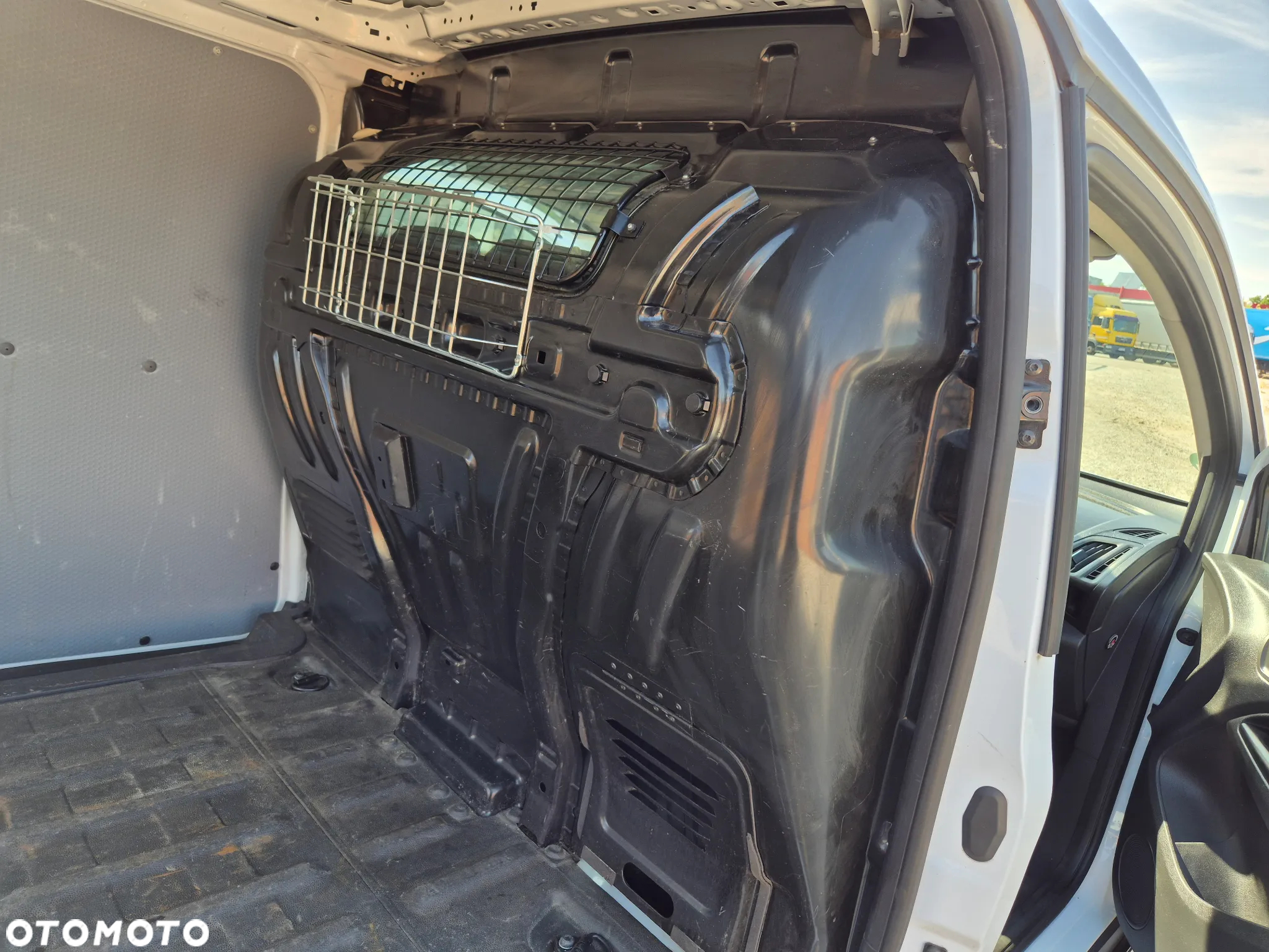 Ford Transit Connect - 14