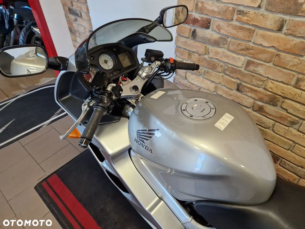 Honda VFR - 18