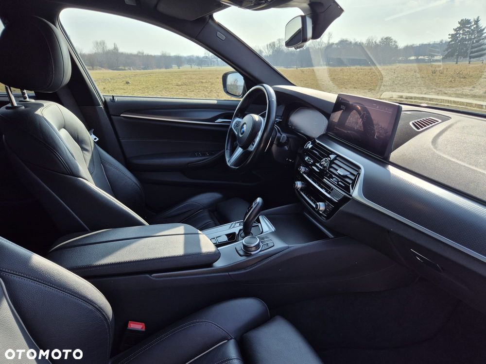 BMW Seria 5 520i M Sport Edition - 9