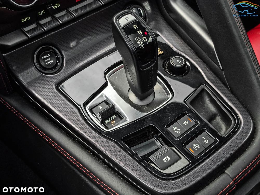 Jaguar F-Type AWD R - 37