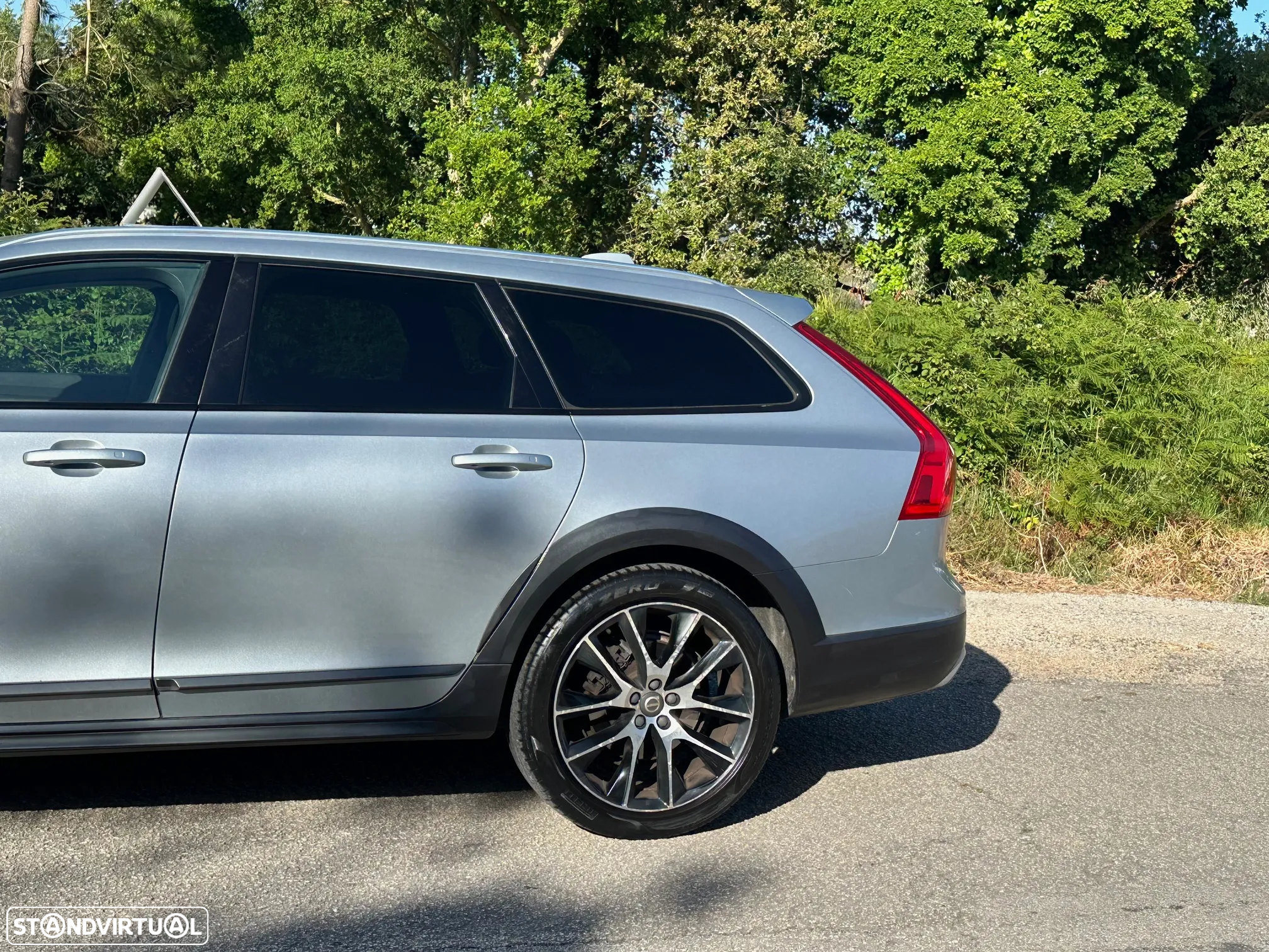 Volvo V90 Cross Country 2.0 D4 Plus AWD Geartronic - 3