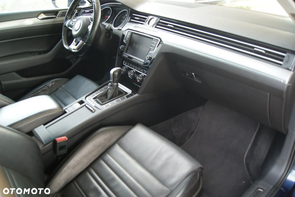 Volkswagen Passat 2.0 TDI SCR 4Mot DSG Highline - 17