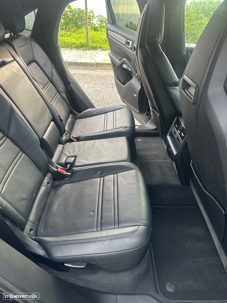 Porsche Cayenne Coupé Turbo S E-Hybrid - 8