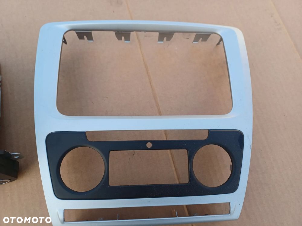 RADIO NAWIGACJA OCTAVIA II LIFT - 3