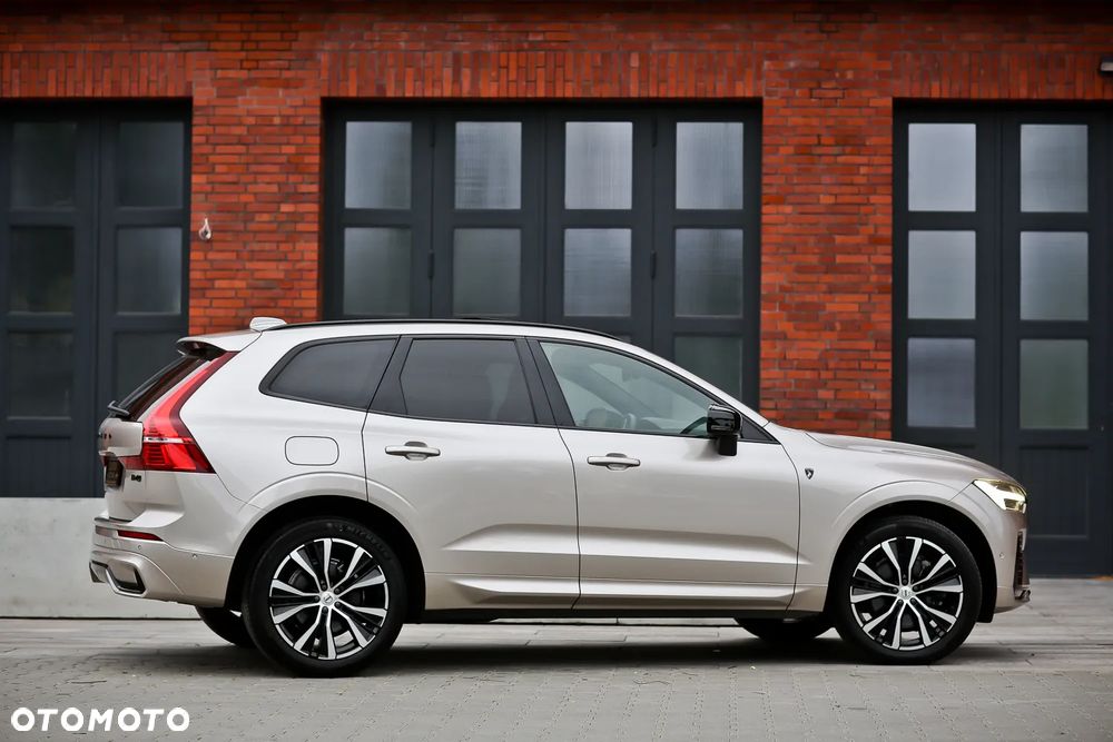 Volvo XC 60 B4 D AWD Ultimate Dark - 17
