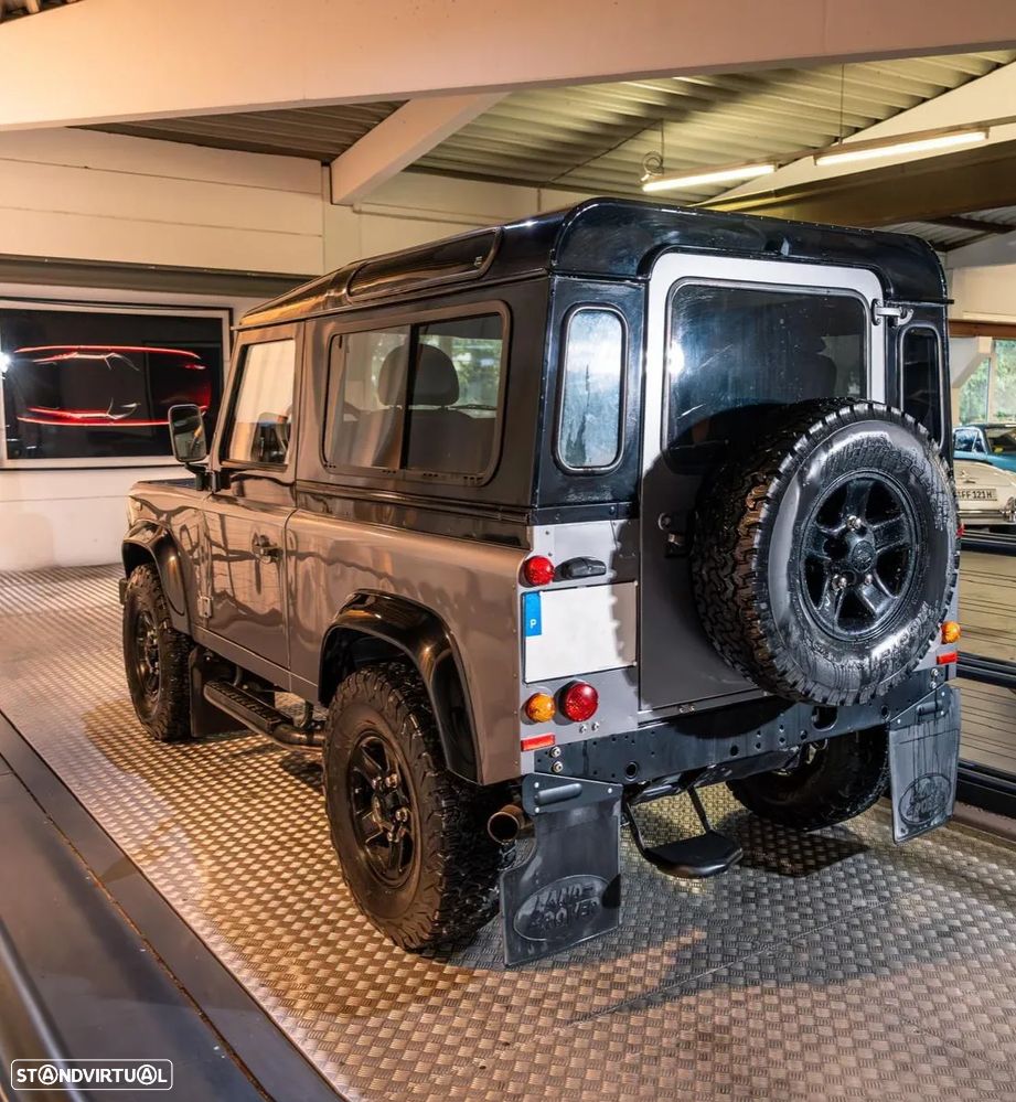 Land Rover Defender - 2