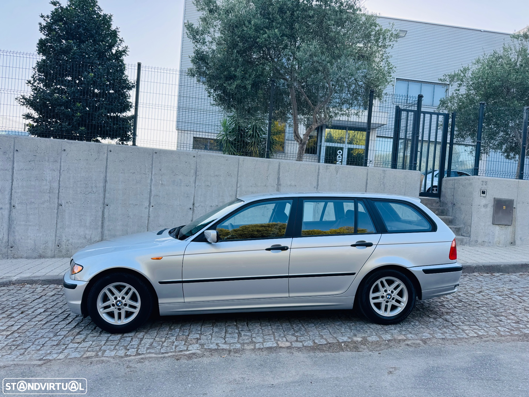 BMW 318 i Touring - 21