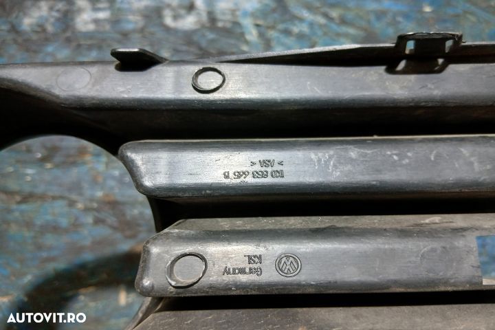 Grila proiector dreapta 1K0853665B 1K0853665B Volkswagen VW Golf 5 [2 - 4