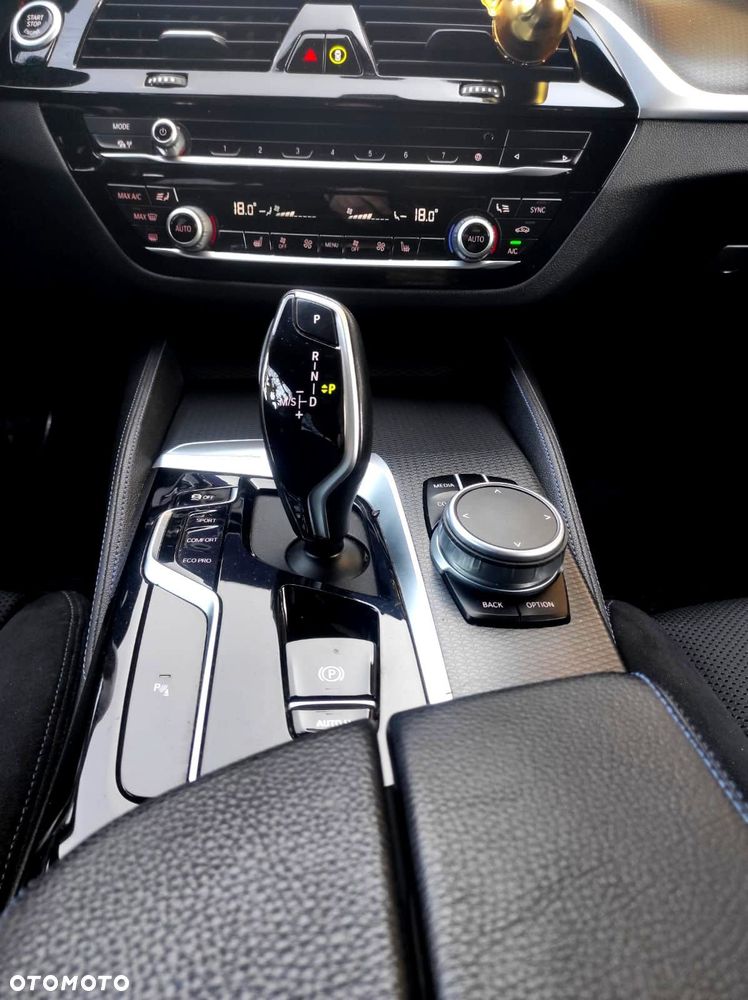 BMW Seria 5 520d xDrive - 12