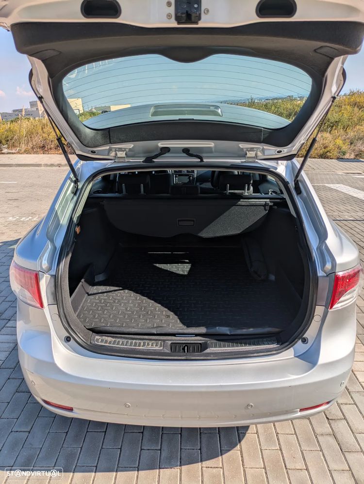 Toyota Avensis SW 2.0 D-4D Premium Sport+GPS - 5