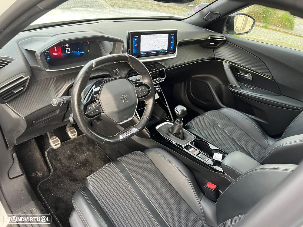 Peugeot 2008 1.2 PureTech GT Line - 20
