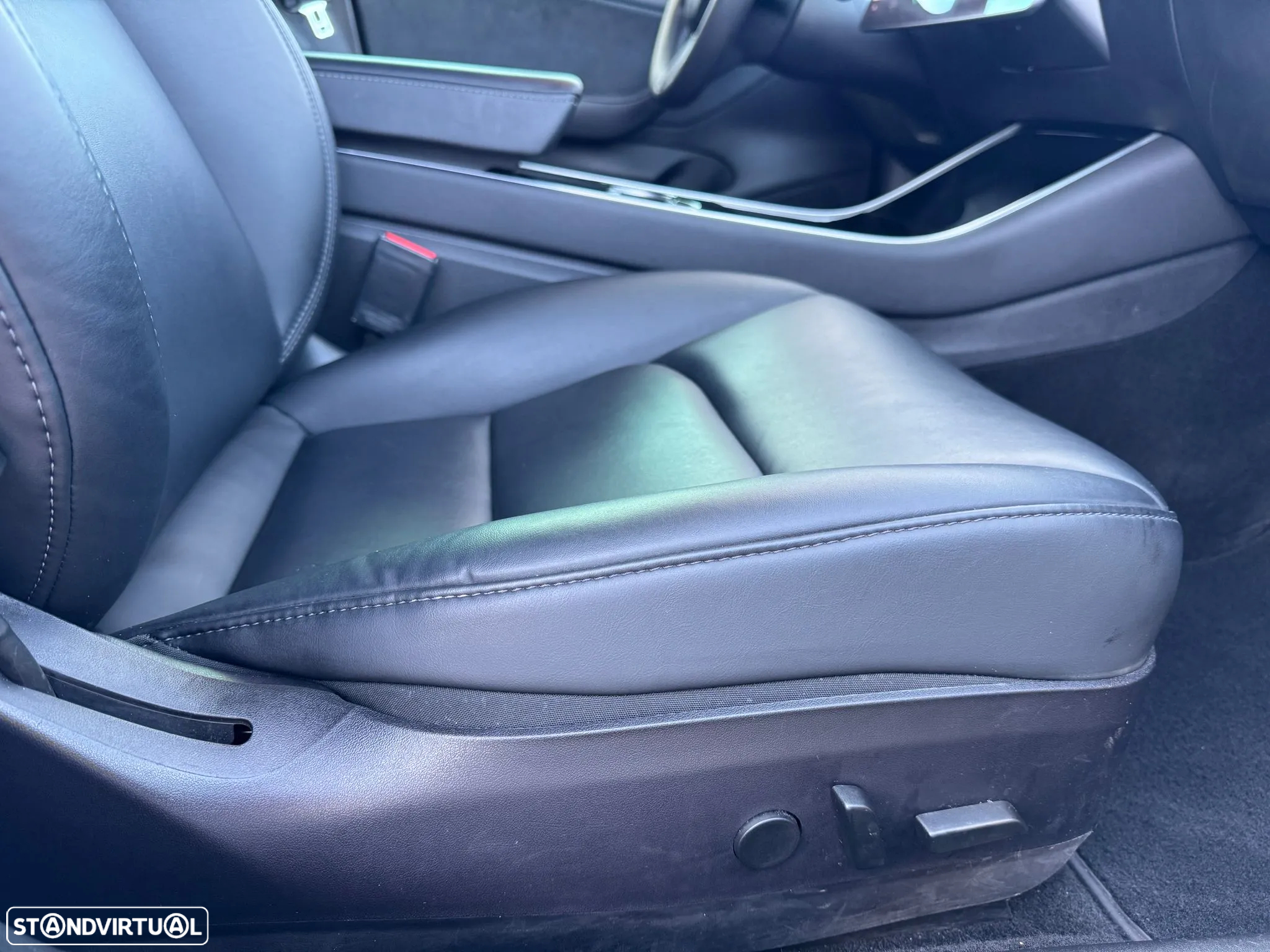 Tesla Model 3 Long-Range Dual Motor AWD - 32