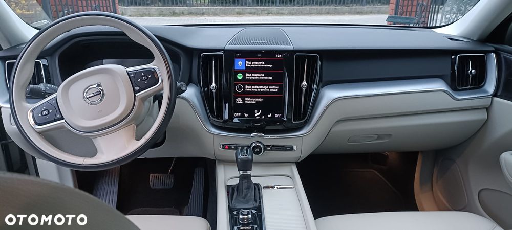 Volvo XC 60 T4 Momentum - 4