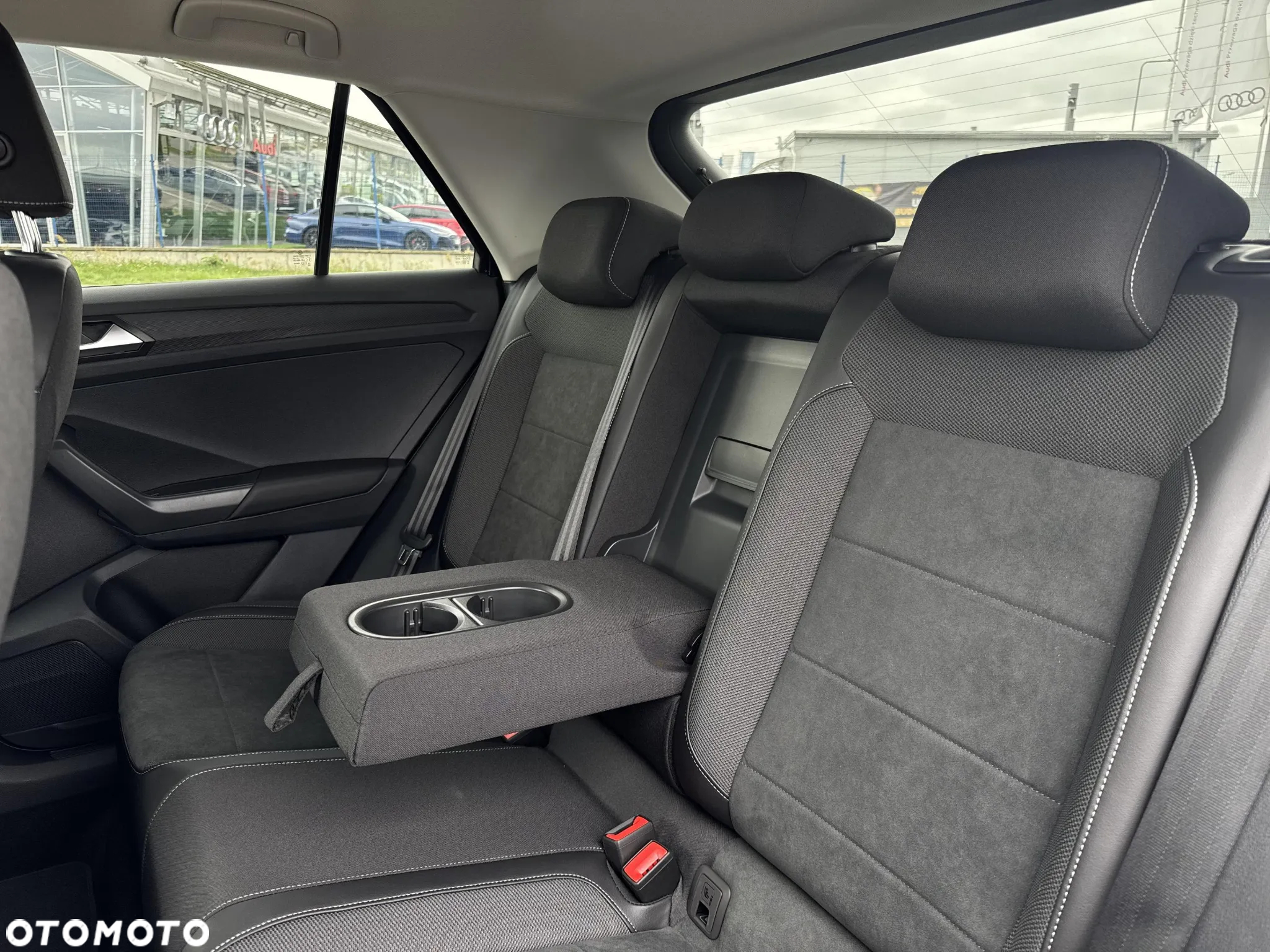 Volkswagen T-Roc - 17