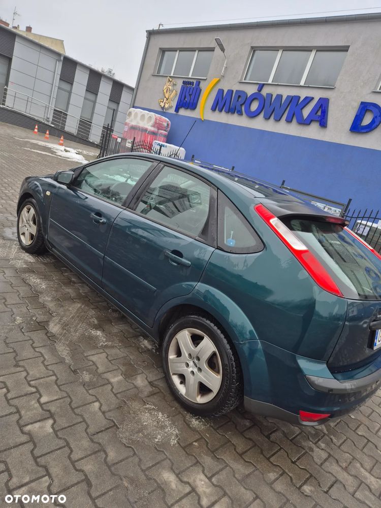 Ford Focus 1.6 TDCi Ambiente DPF - 11
