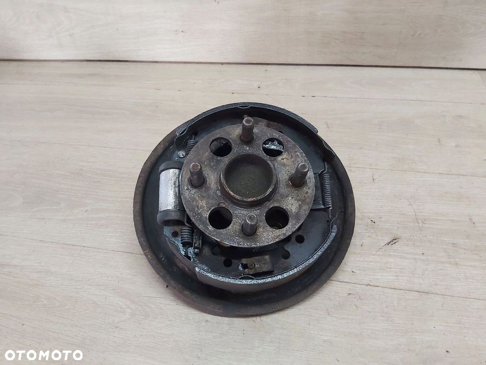 Toyota Yaris II 06-11r zwrotnica piasta lewy tył - 1