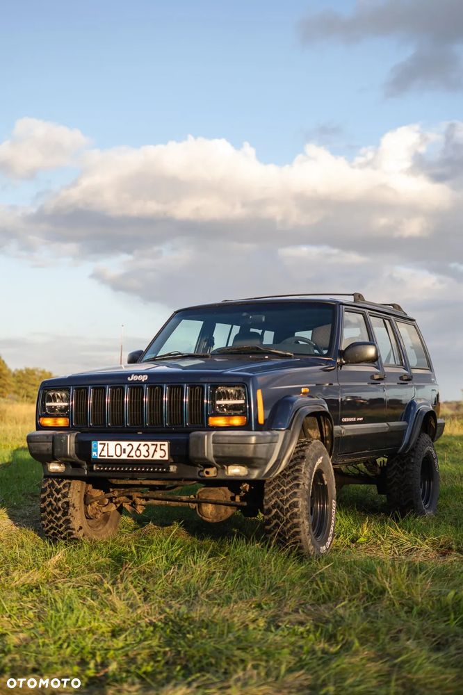 Jeep Cherokee 2.5 Sport - 11