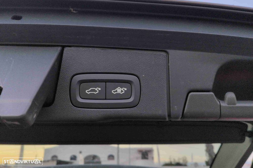 Volvo XC 60 2.0 T6 PHEV Plus Dark AWD - 18