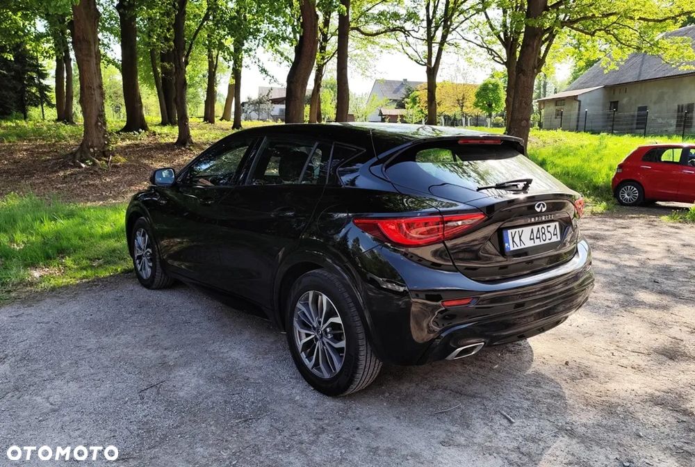 Infiniti Q30 1.5d DCT Premium City Black - 6