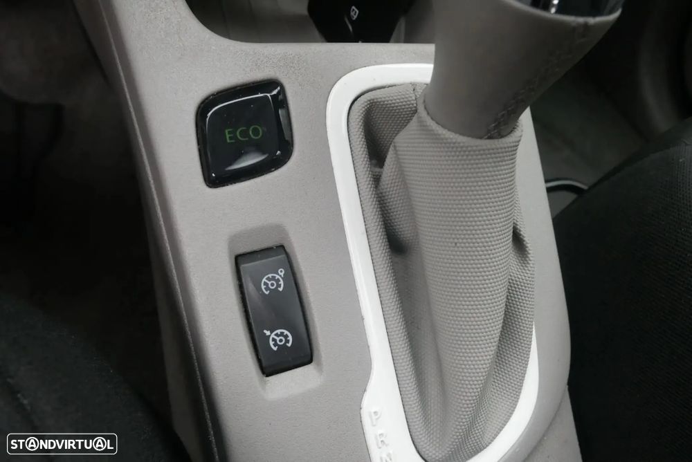 Renault Zoe (c/ Bateria) Life 40 Carga Rápida - 23