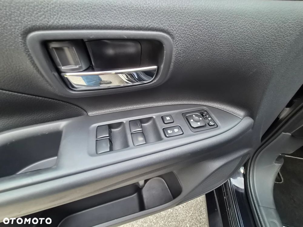 Mitsubishi Outlander 2.0 4WD Top - 23