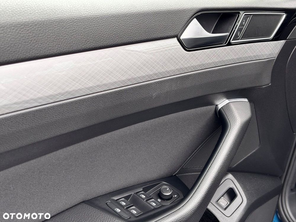 Volkswagen Passat Variant 2.0 TDI EVO Business DSG - 11