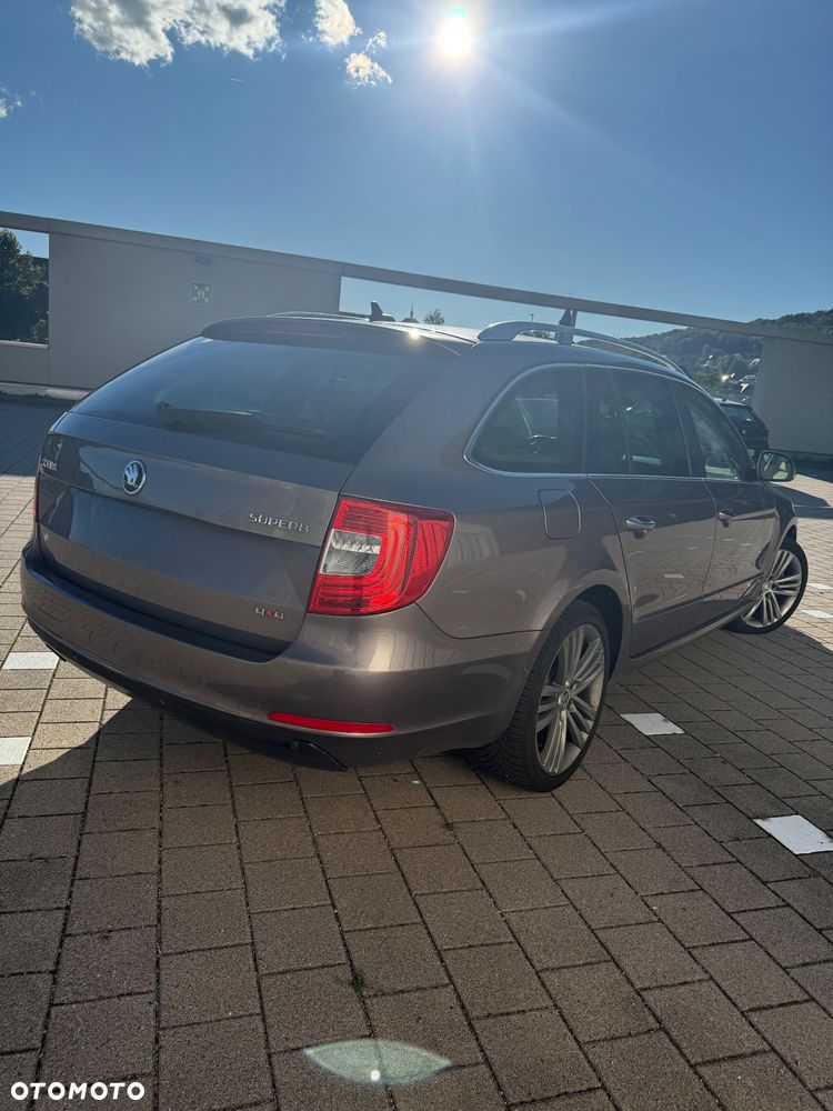 Skoda Superb 2.0 TDI 4x4 Elegance DSG - 4