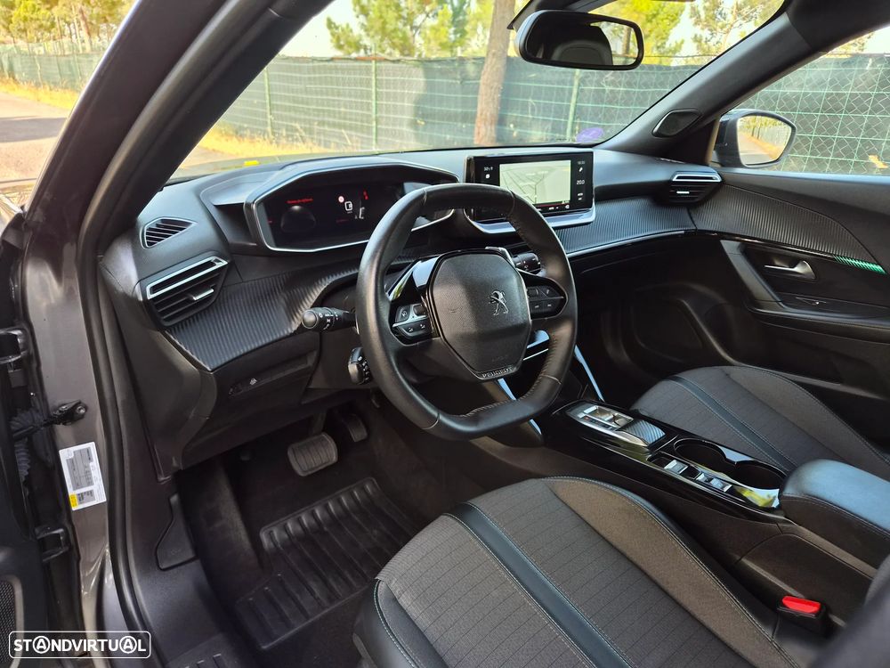 Peugeot 2008 1.2 PureTech Allure EAT8 - 8