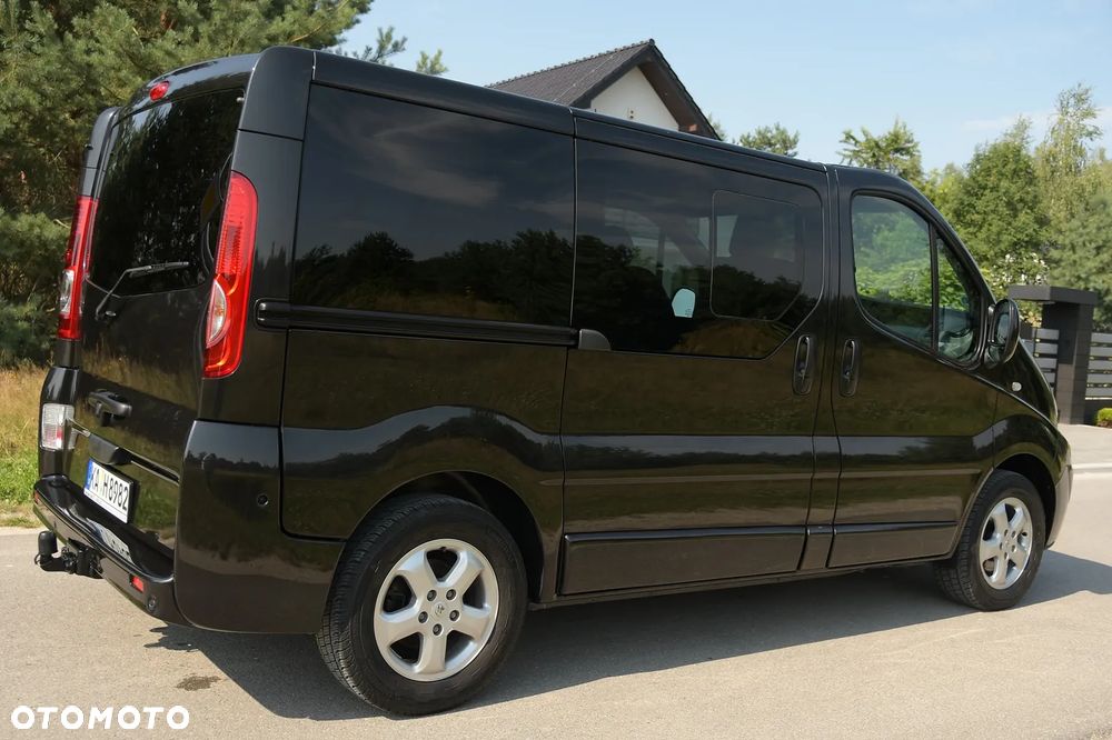 Renault Trafic Grand Passenger Black Edition - 9