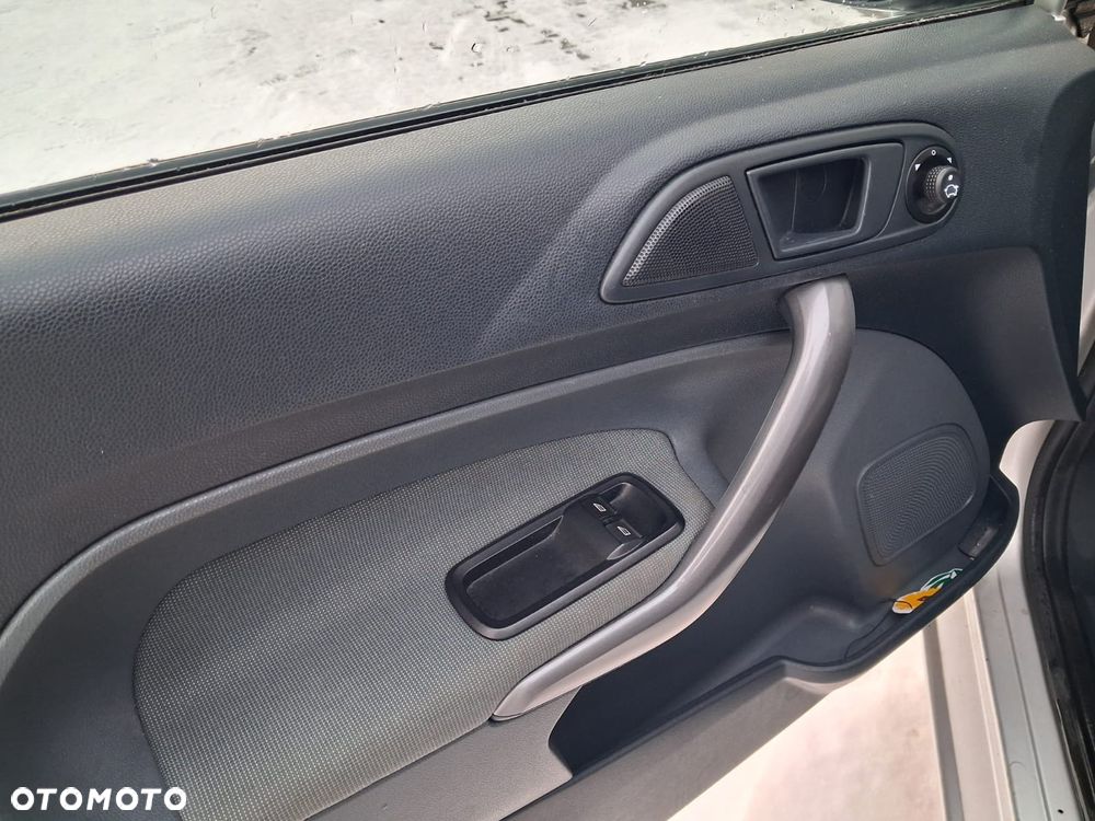 Ford Fiesta 1.4 TDCI Champions Edition - 8