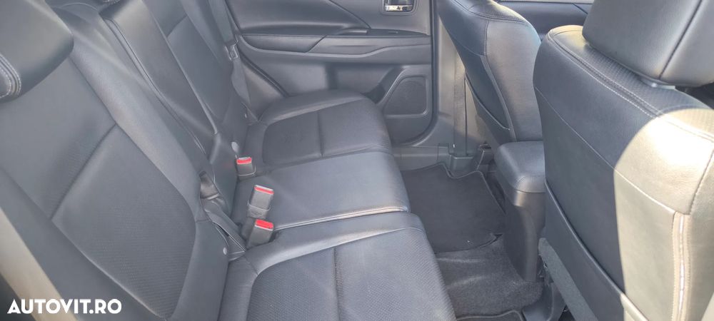Mitsubishi Outlander - 7