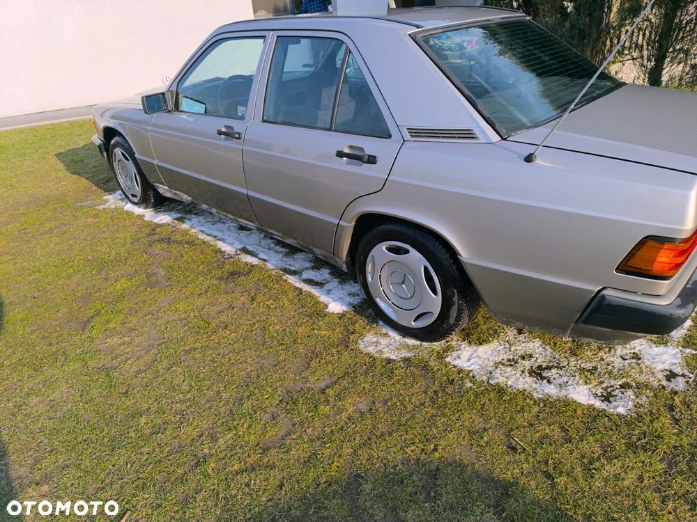 Mercedes-Benz W201 (190) - 6