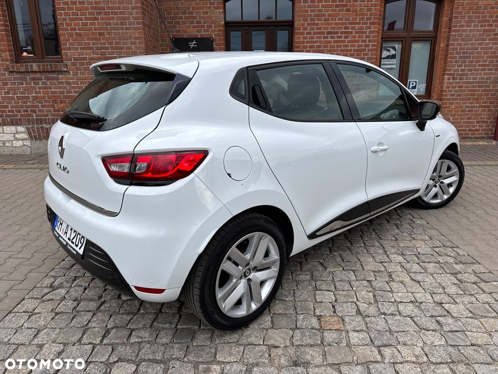 Renault Clio 1.2 16V 75 Limited - 11