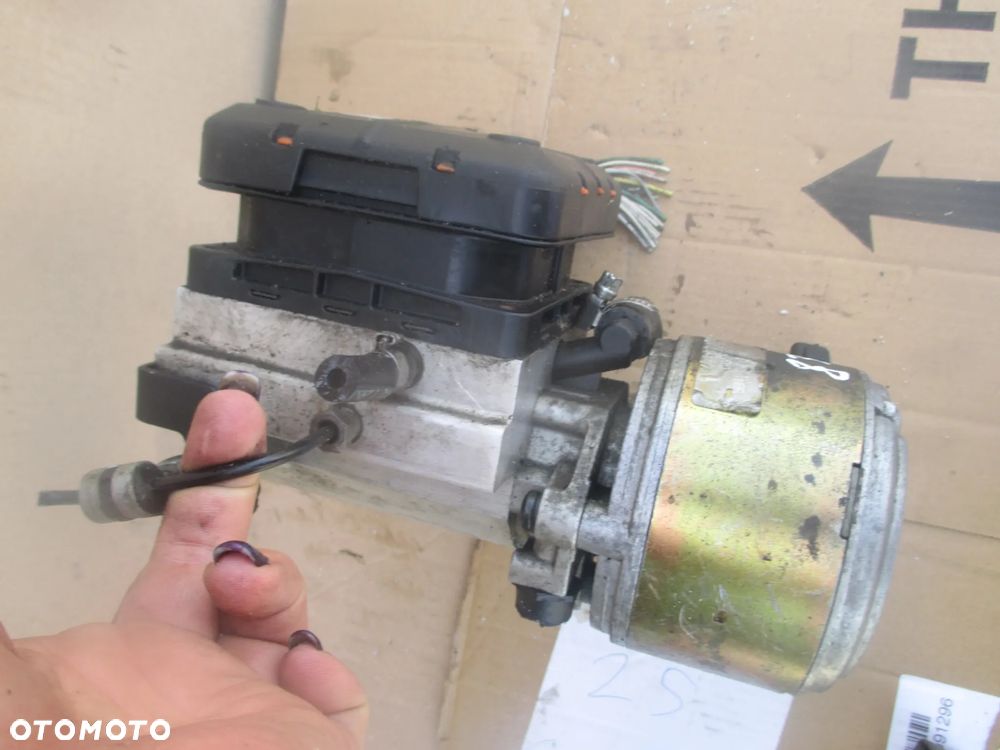 pompa zawieszenia Citroen C5 9643373380 96037198300 - 4