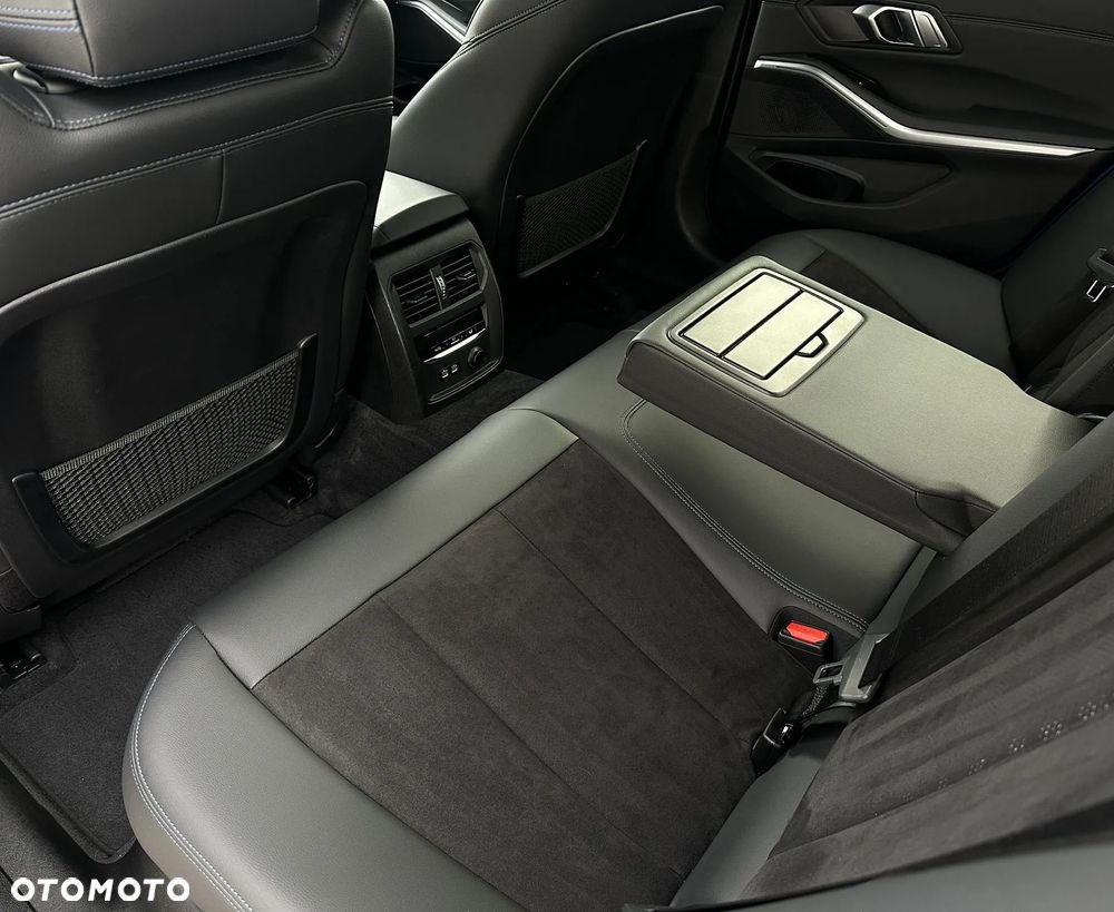 BMW Seria 3 320d xDrive M Sport sport - 27